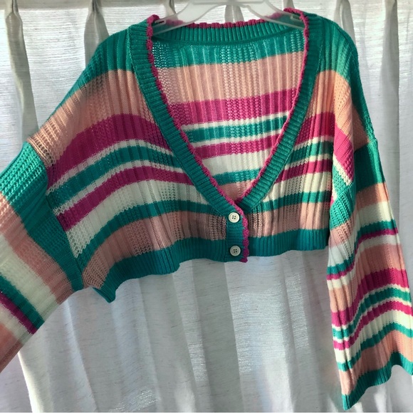 Cropped stripes v-neck cardigan sweater - Picture 2 of 3